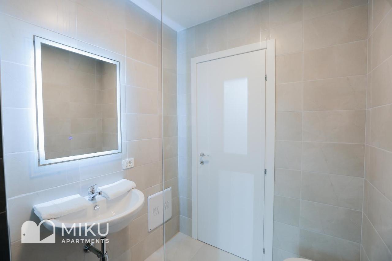 Miku Apartment - Vibrant 1Bd Apartment At Olympic Residence Tirana Exteriör bild